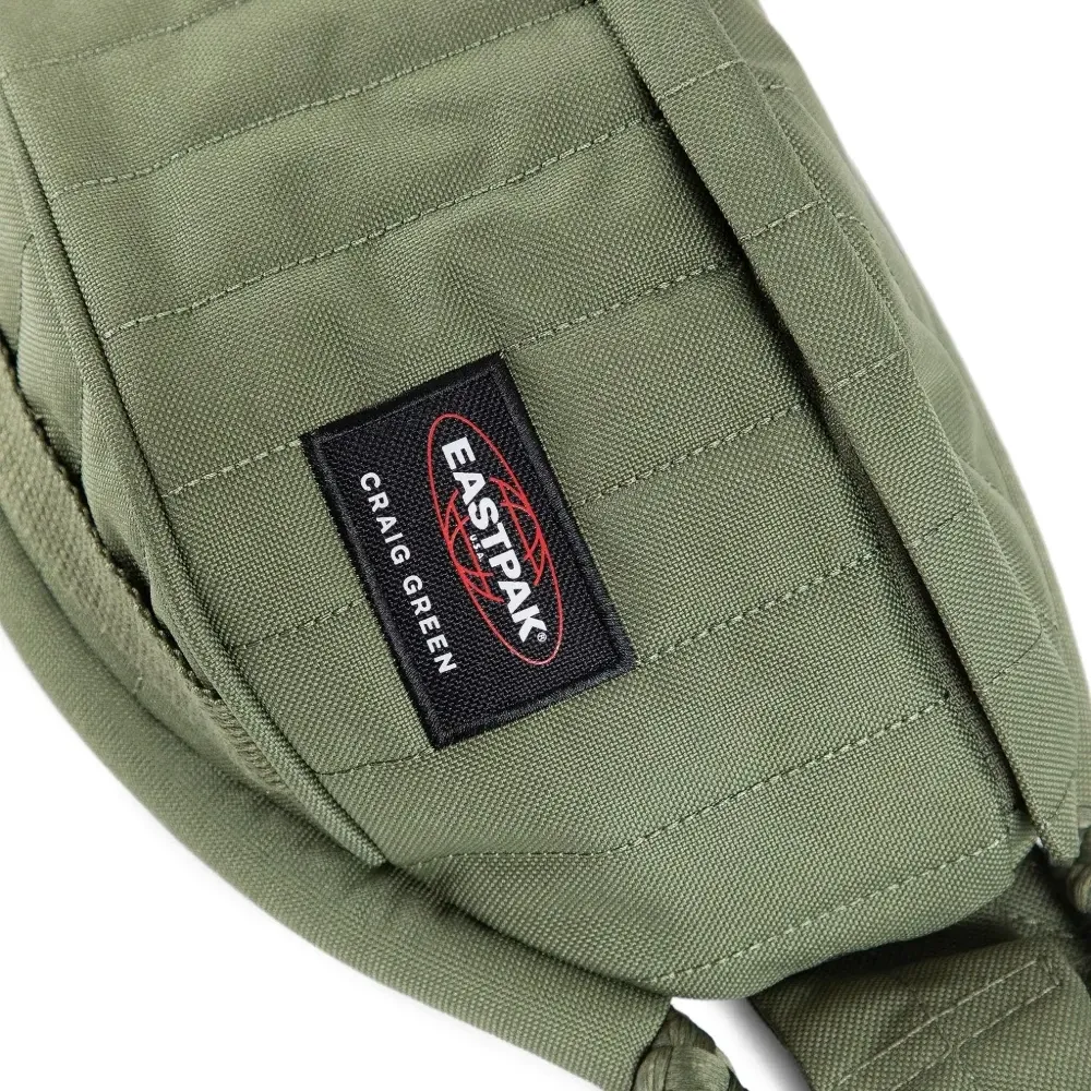 Стеганая поясная сумка из коллаборации с Eastpak