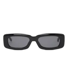 Солнцезащитные очки в прямоугольной оправе