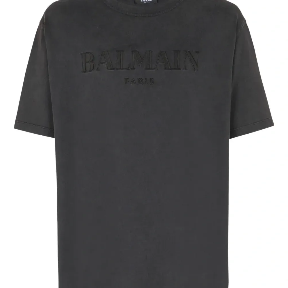 Футболка с вышитым логотипом