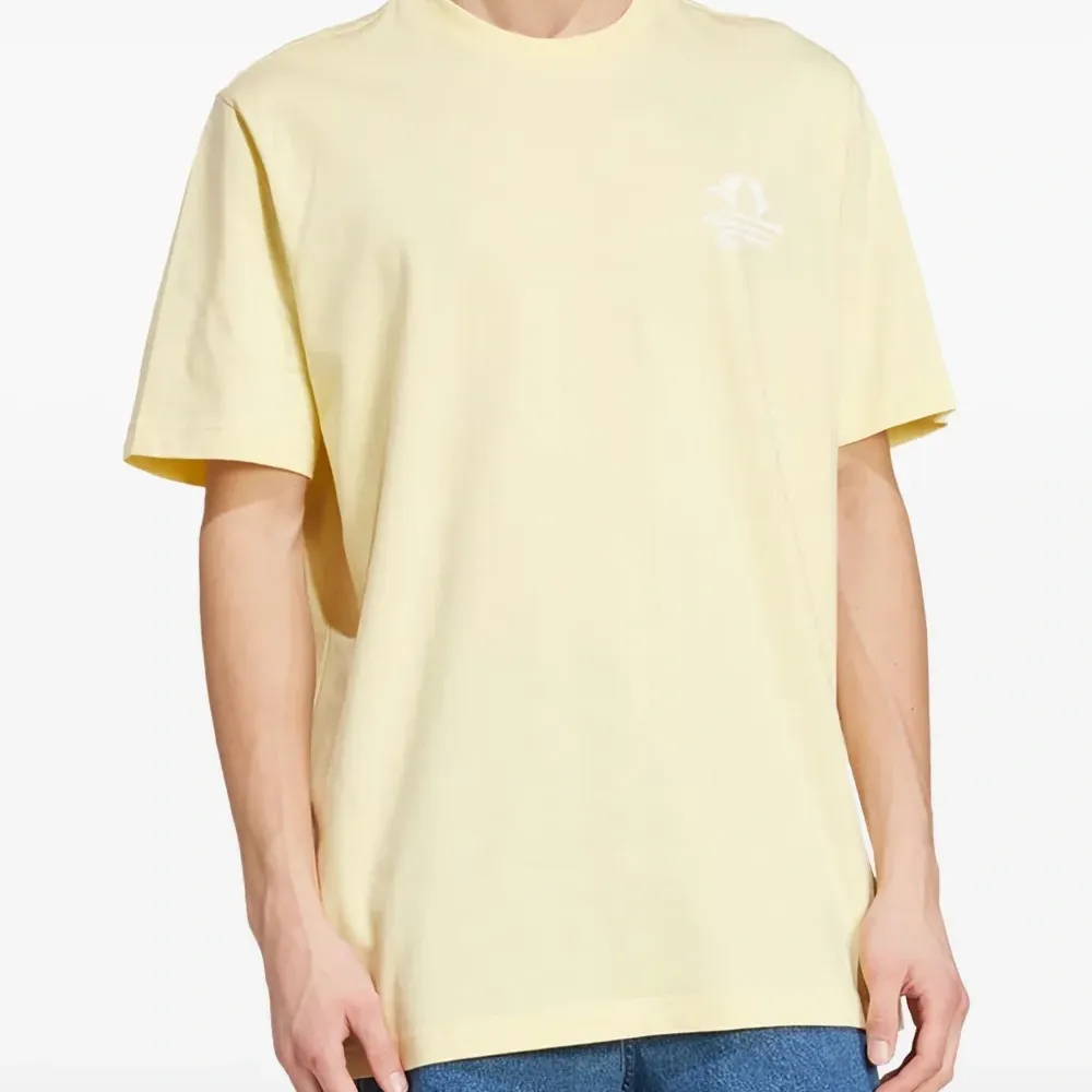 Футболка с круглым вырезом