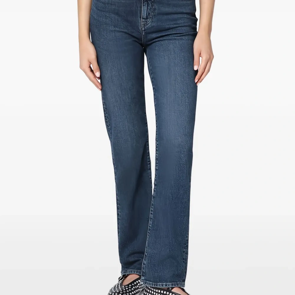 Прямые джинсы