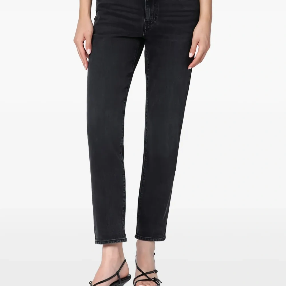 Прямые джинсы