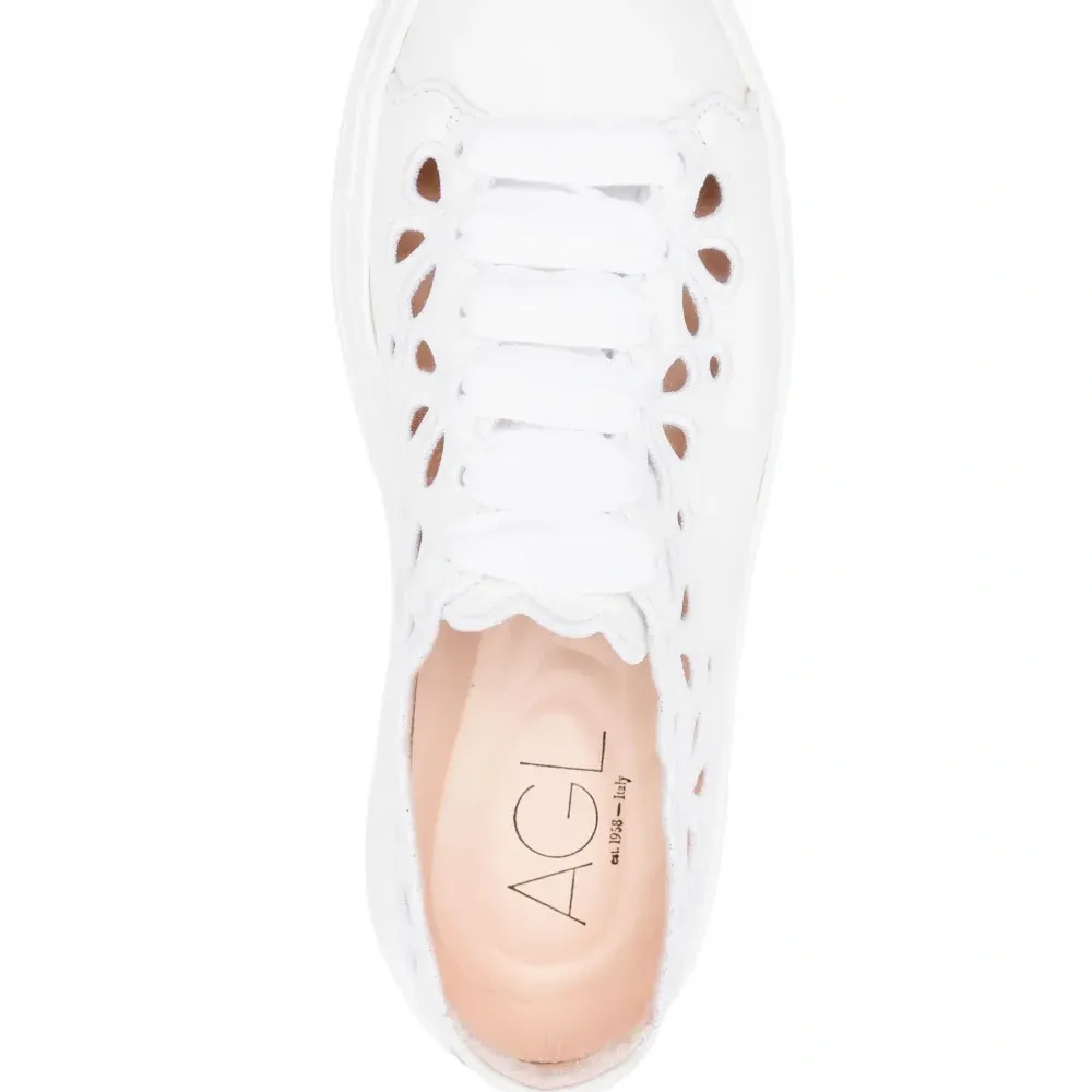 кожаные кроссовки