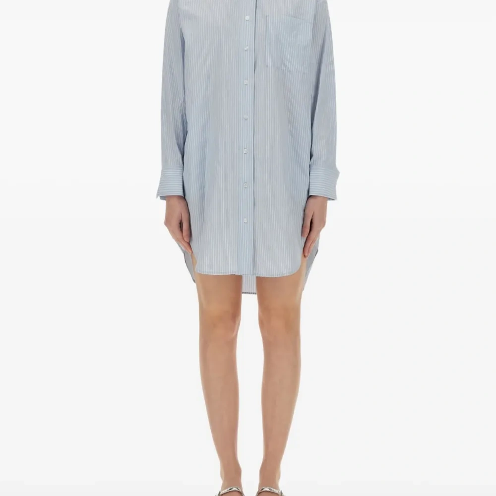 платье-рубашка в тонкую полоску