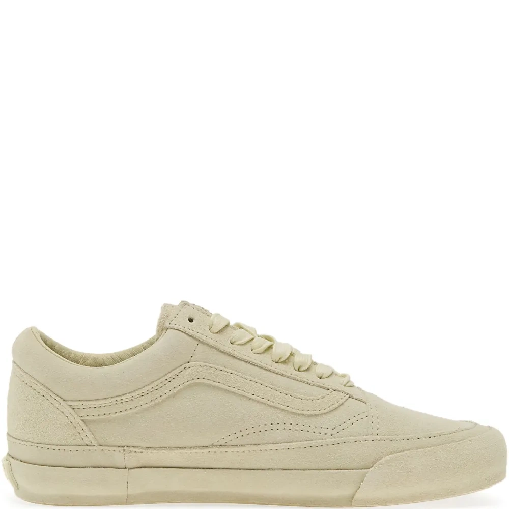 Кроссовки на шнуровке