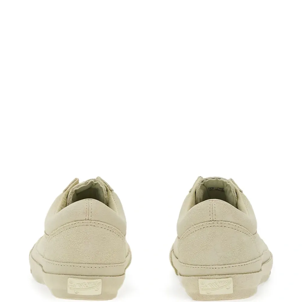 Кроссовки на шнуровке