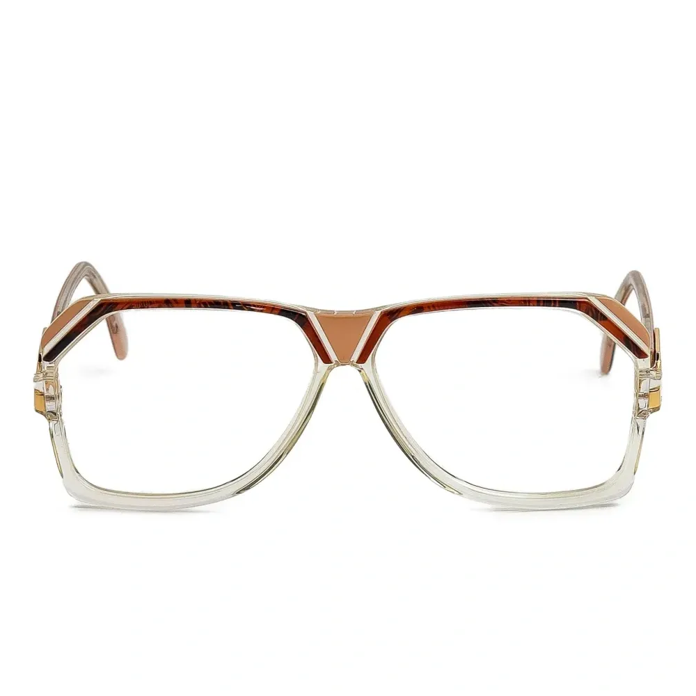 Очки в массивной оправе черепаховой расцветки