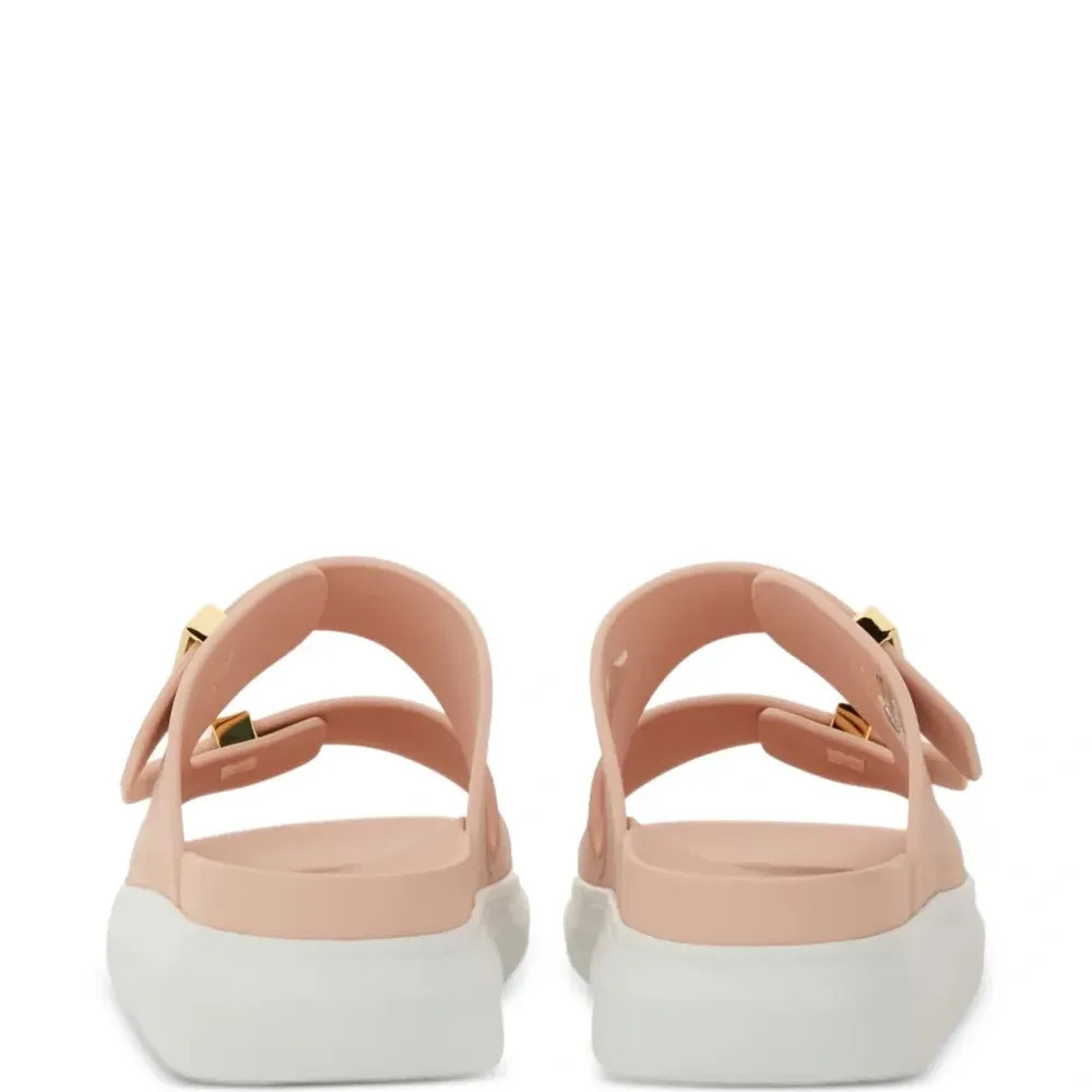 шлепанцы с пряжками