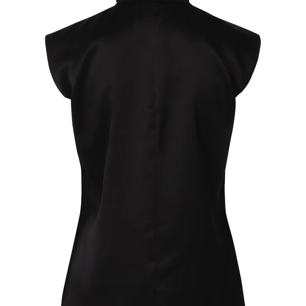 Блузка с высоким воротником