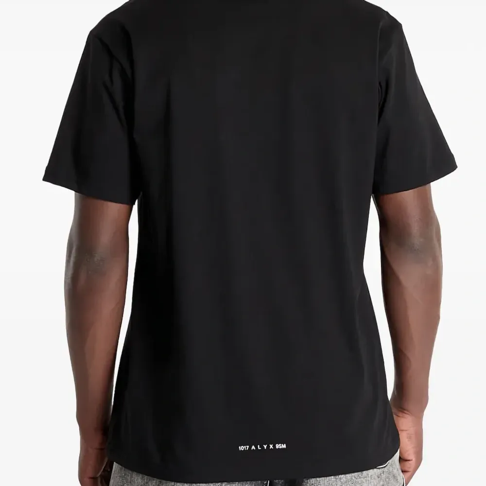 Футболка с графичным принтом