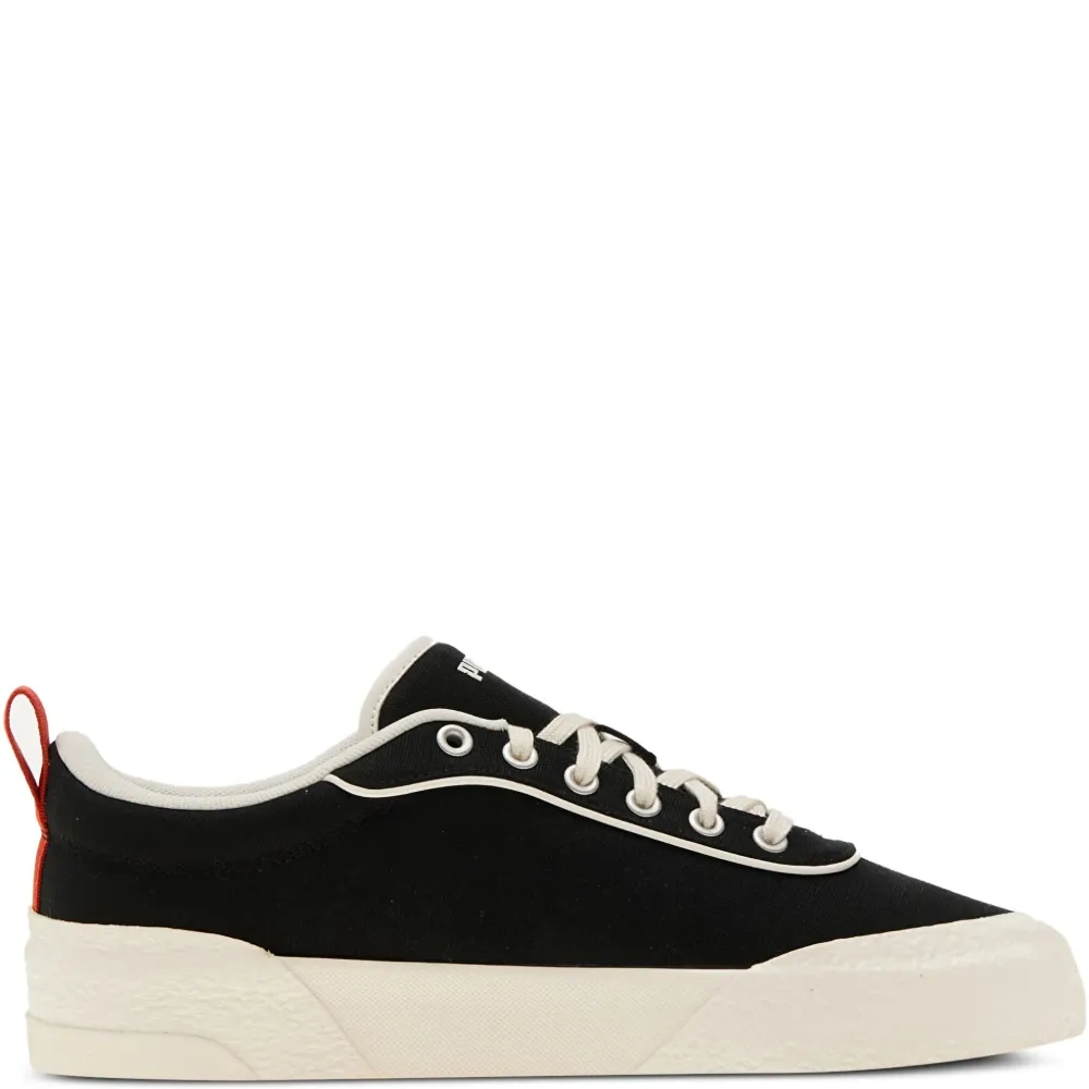 Кроссовки с логотипом