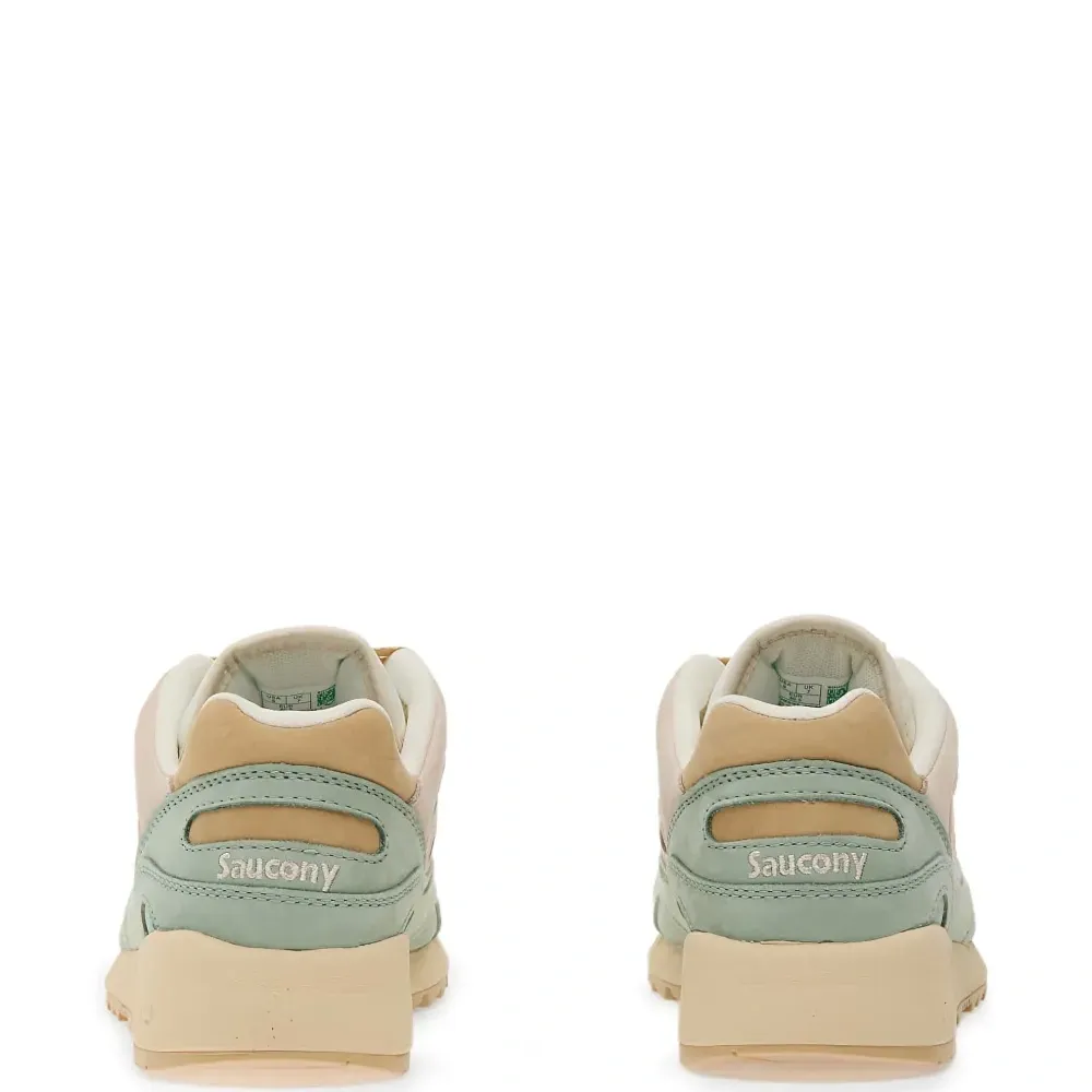 Кроссовки с сетчатыми вставками