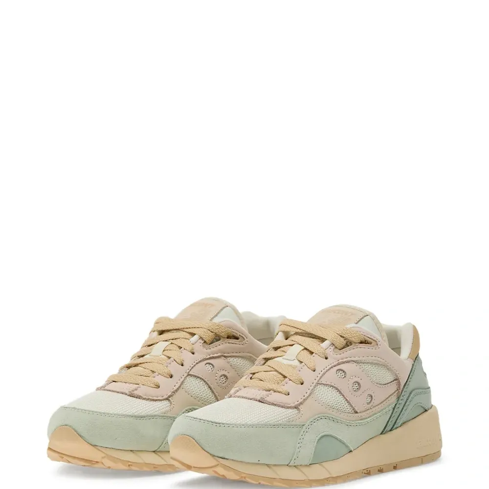 Кроссовки с сетчатыми вставками