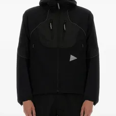 куртка с капюшоном и вставками