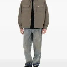 рубашка с накладными карманами