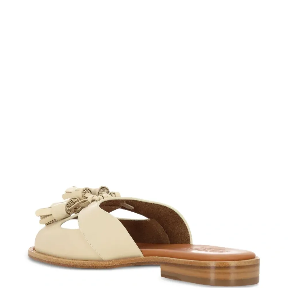 Сандалии на резиновой подошве Сандалии на резиновой подошве