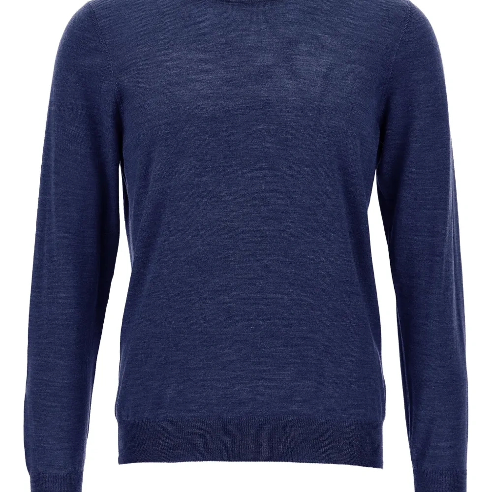 Свитер с круглым вырезом