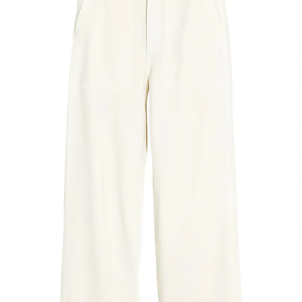 Брюки с накладными карманами