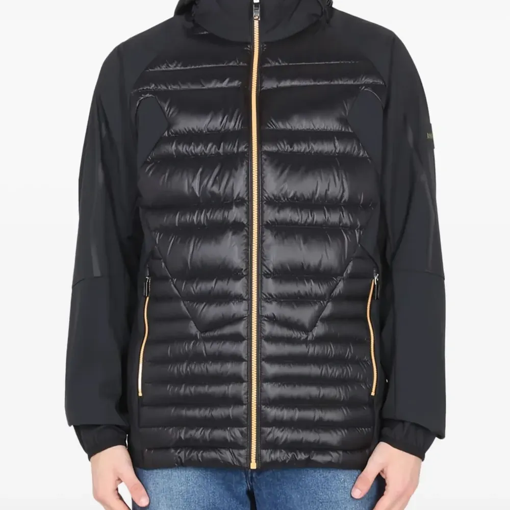 Стеганый пуховик с капюшоном