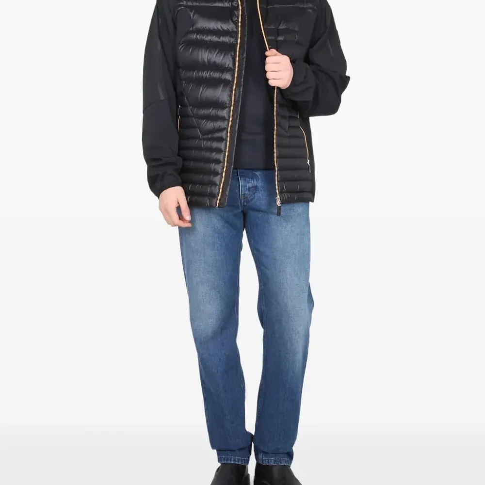 Стеганый пуховик с капюшоном