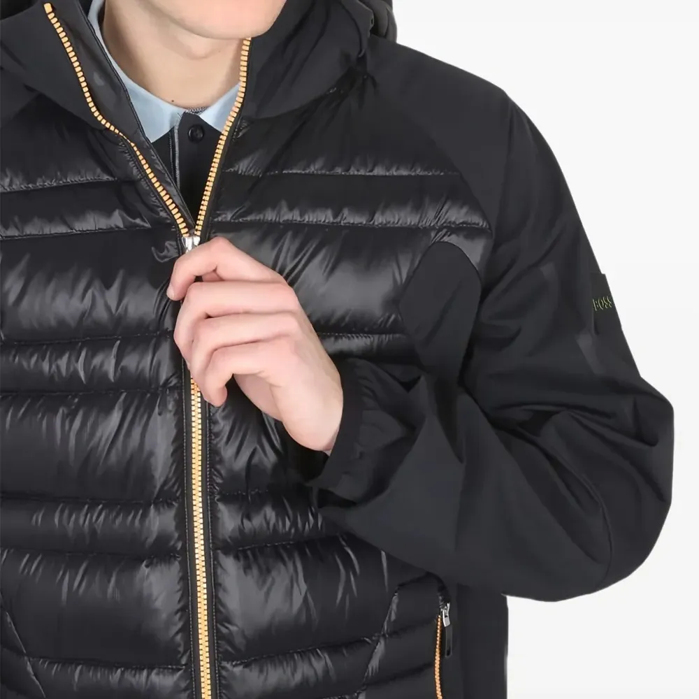 Стеганый пуховик с капюшоном