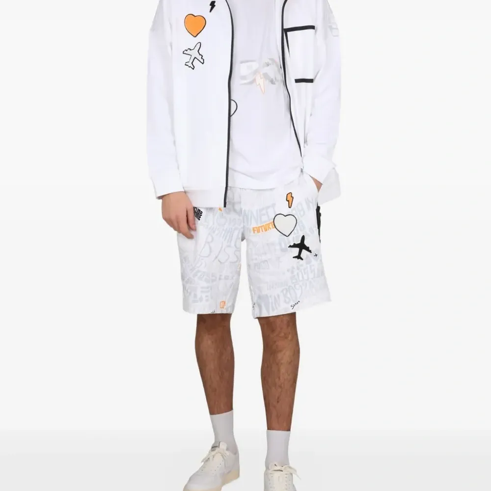 Толстовка на молнии с нашивкой