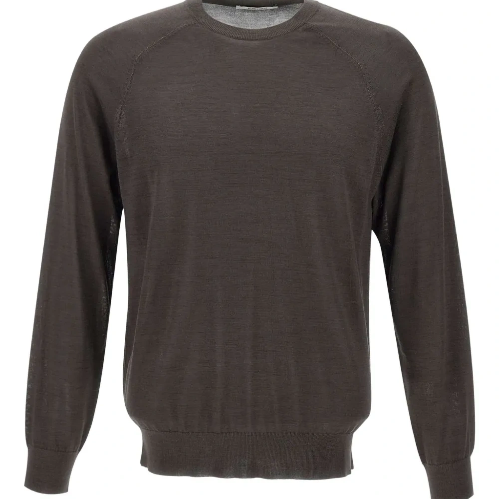 Свитер с круглым вырезом