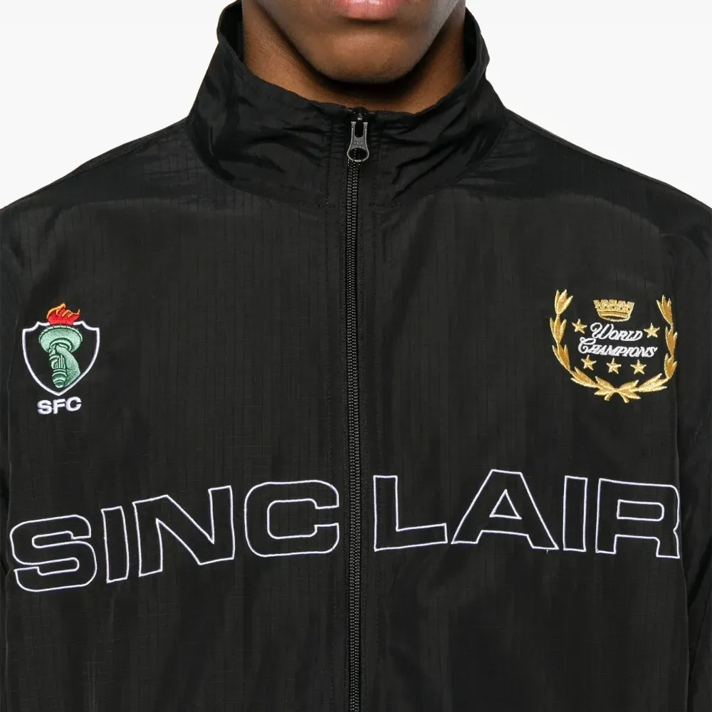 Куртка с вышитым логотипом