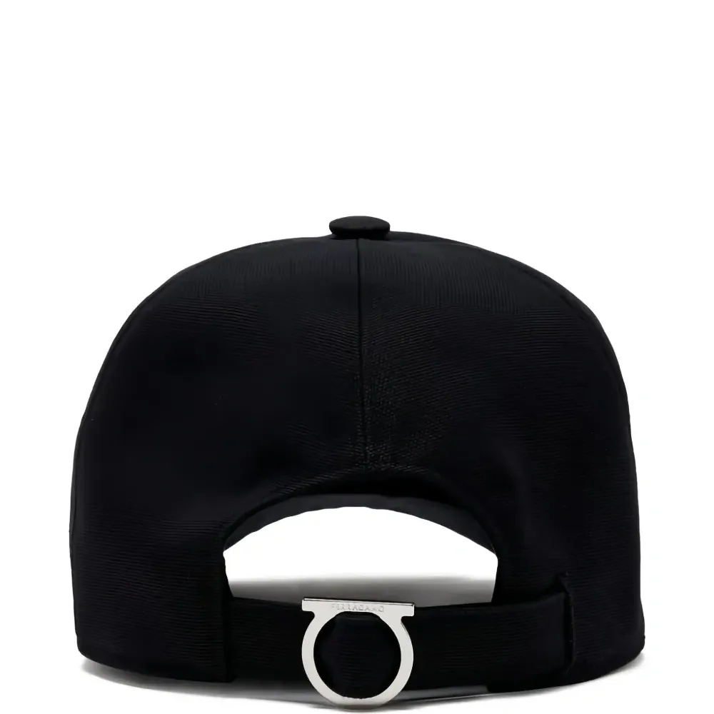 Бейсболка с вышитым логотипом