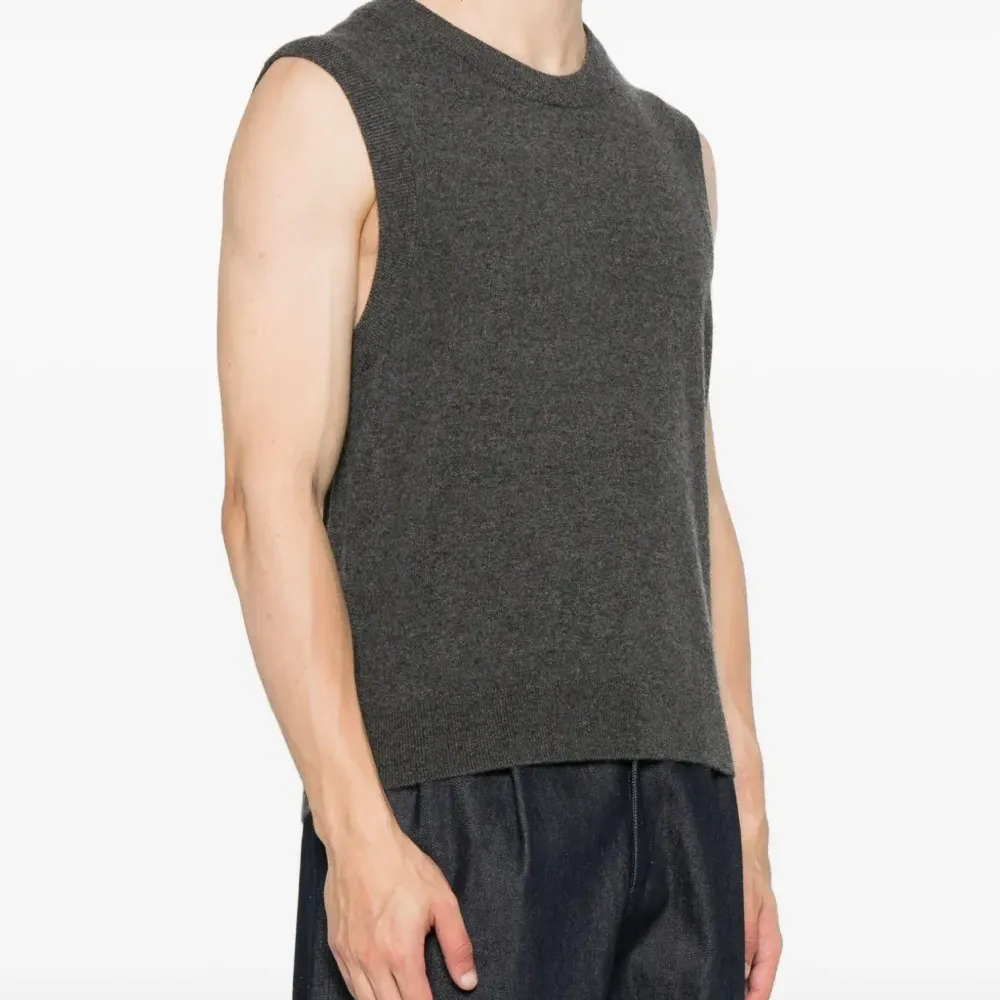 Топ с круглым вырезом