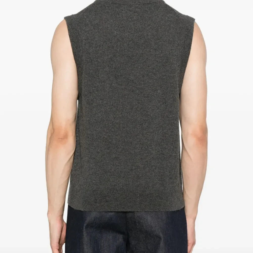 Топ с круглым вырезом