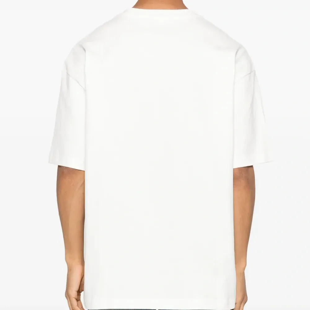 Футболка с круглым вырезом