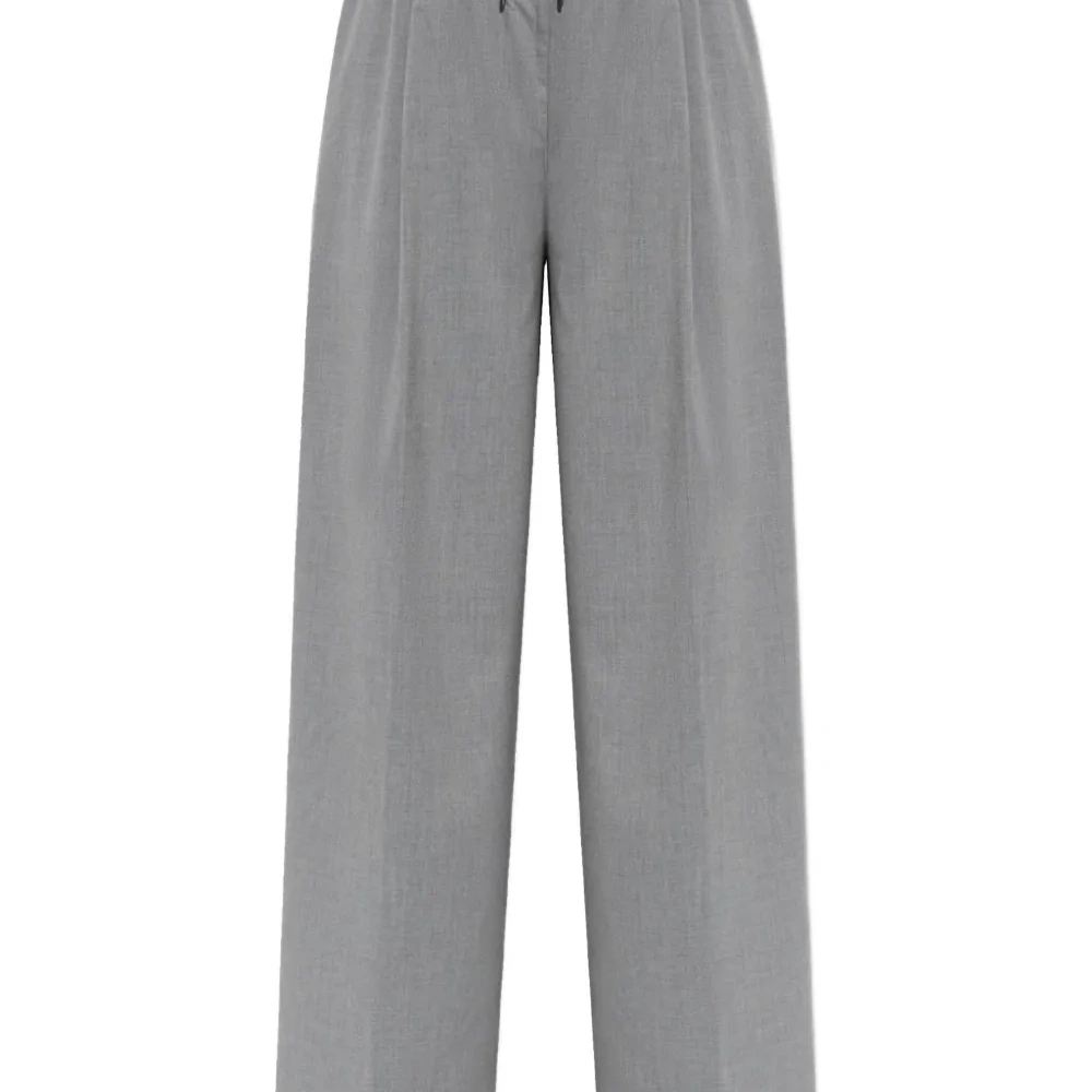 Широкие брюки со складками