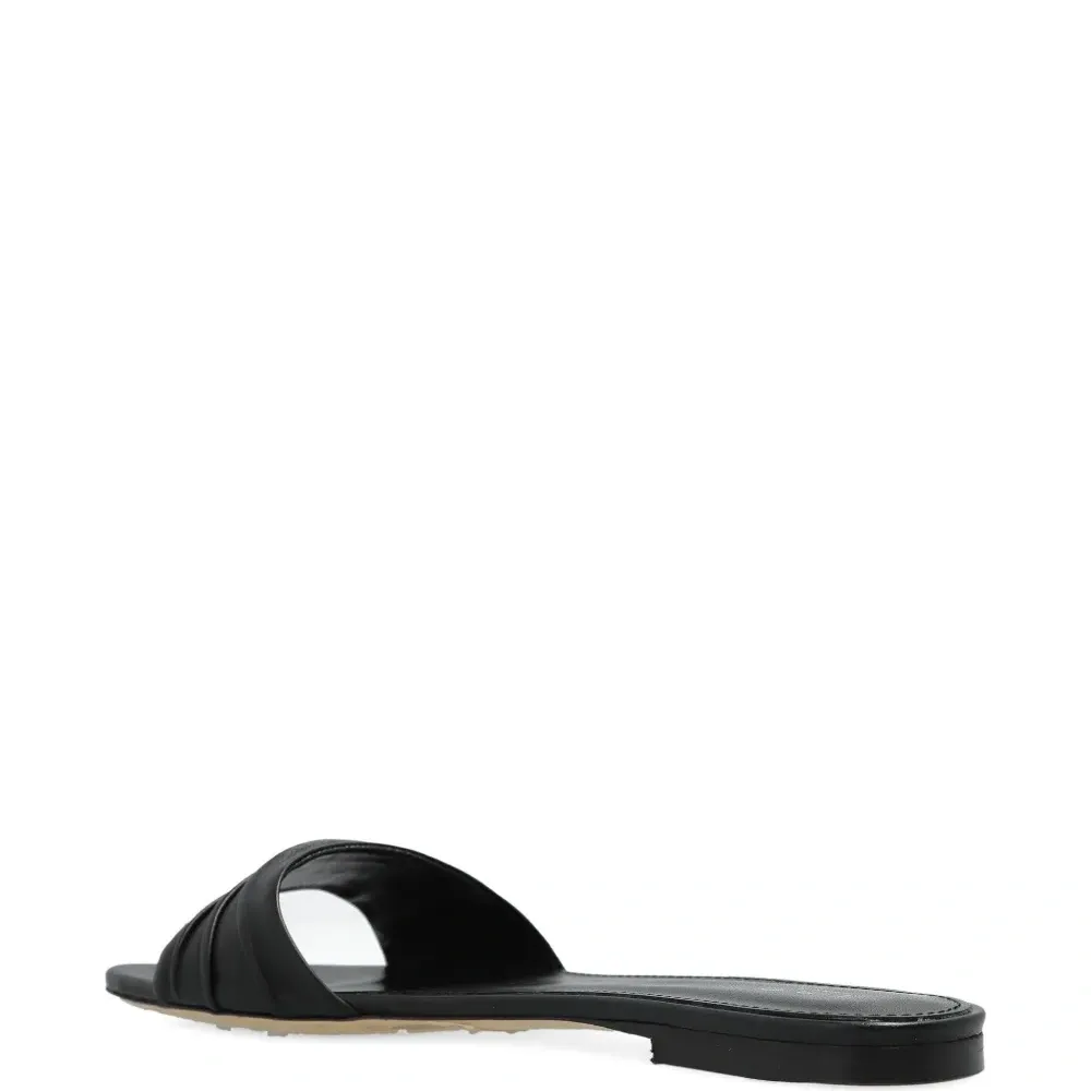 Сандалии на резиновой подошве Сандалии на резиновой подошве