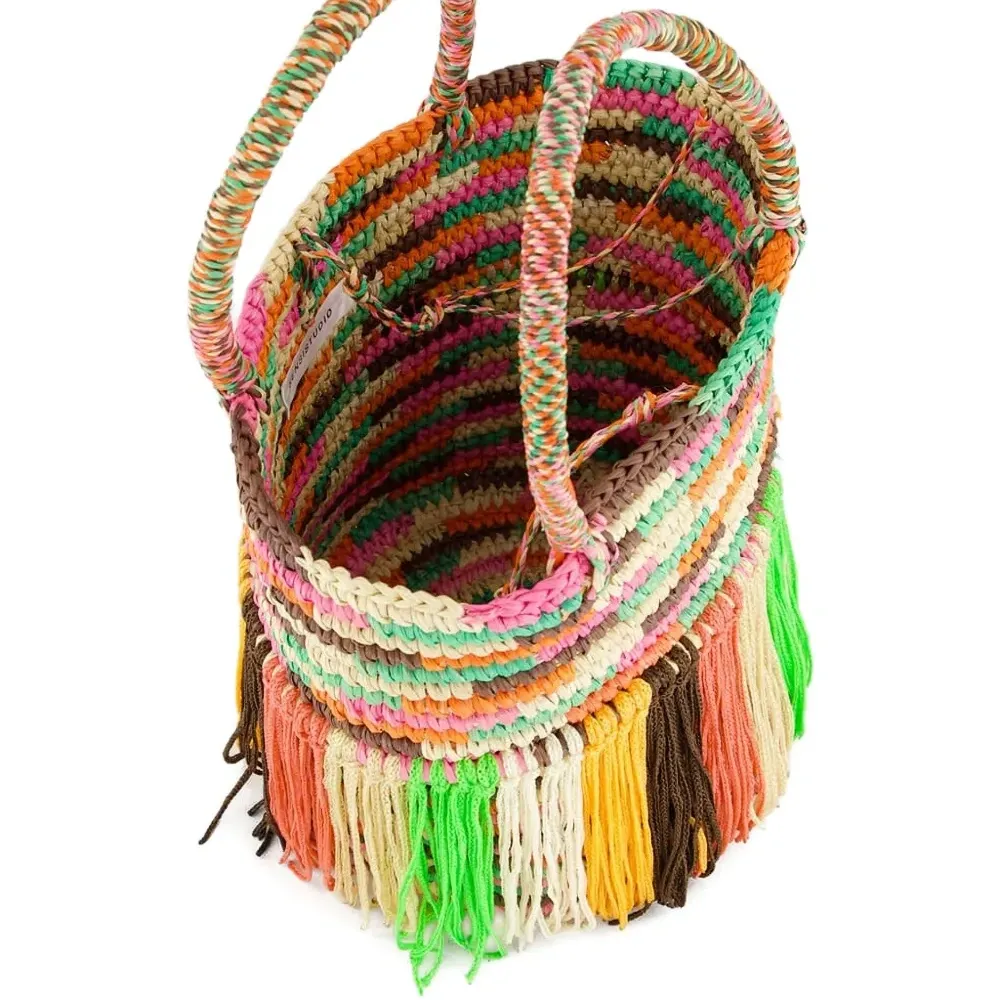 Плетеная сумка-тоут с бахромой Плетеная сумка-тоут с бахромой