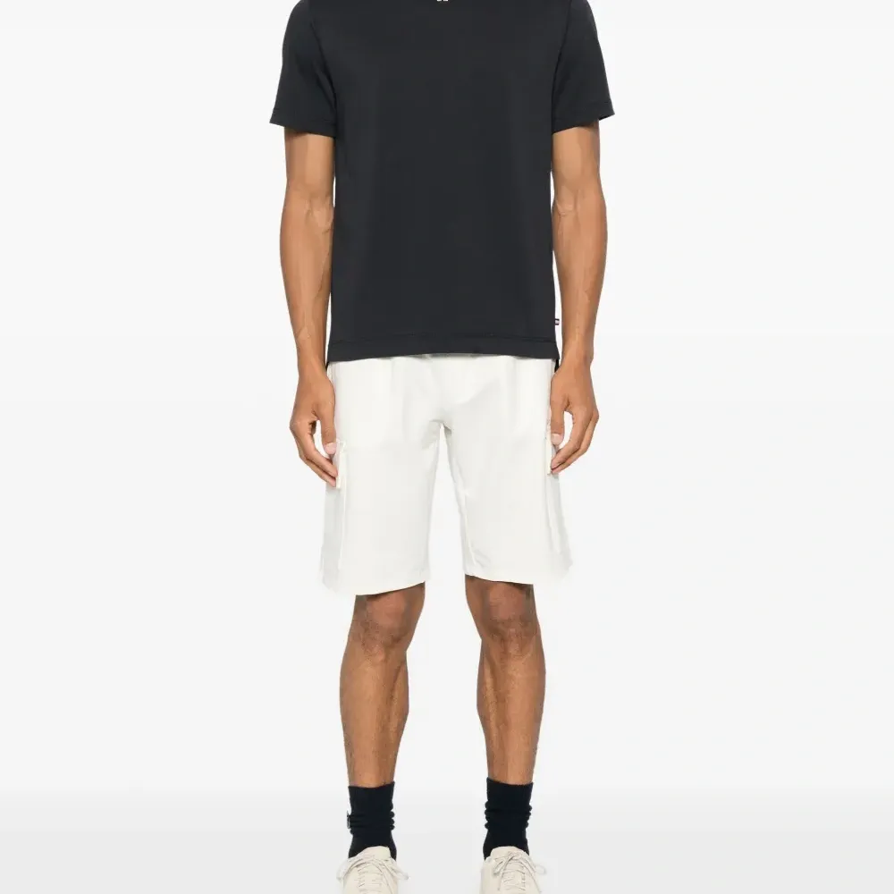 Футболка с логотипом