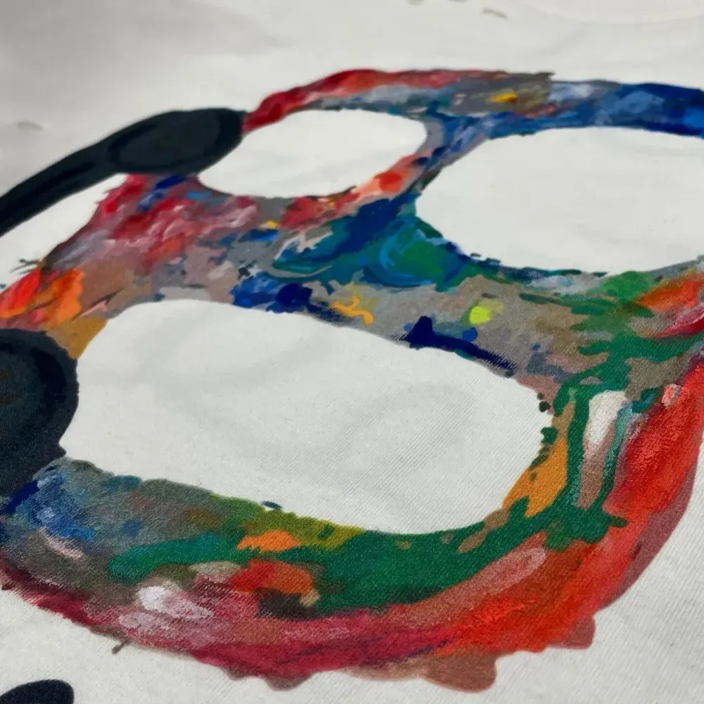 Топ с графичным принтом