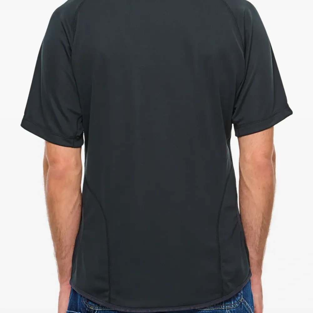 Футболка с логотипом