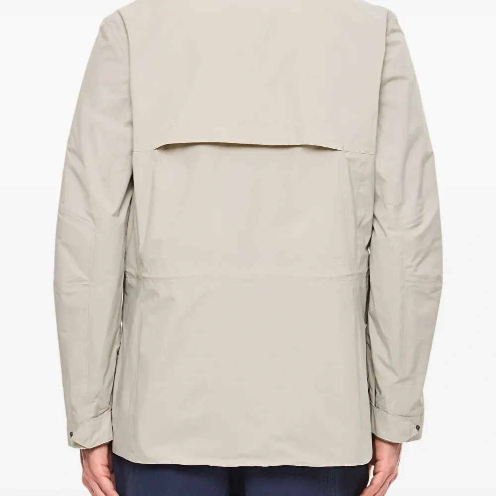 Пальто с нашивкой-логотипом