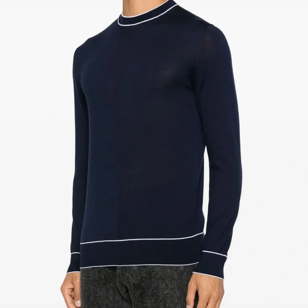 Футболка с контрастной отделкой