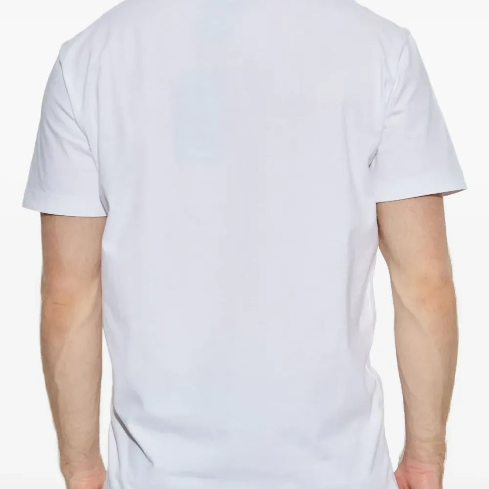 Футболка с круглым вырезом Футболка с круглым вырезом