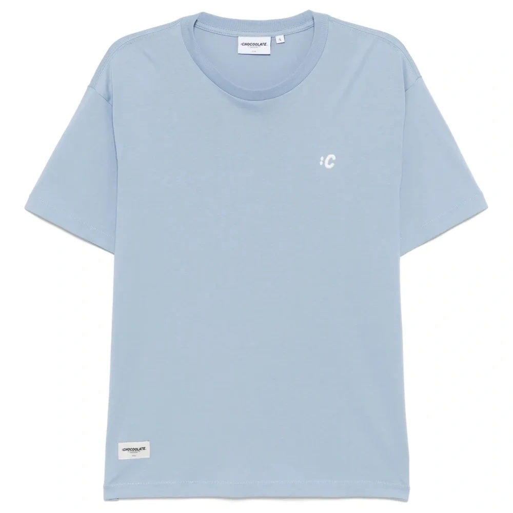 футболка с вышитым логотипом