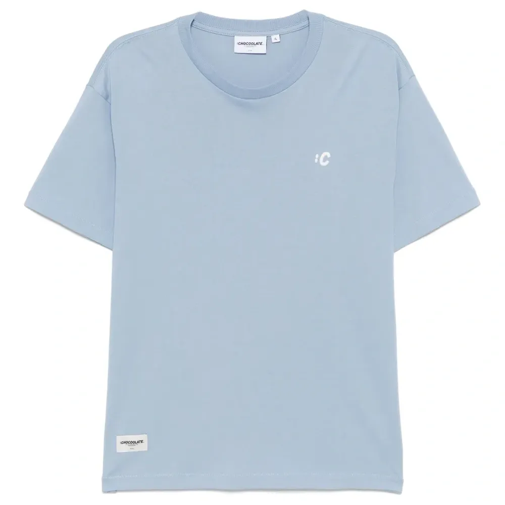 футболка с вышитым логотипом