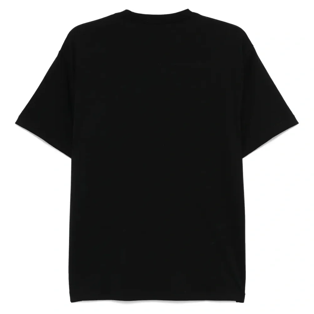 футболка с вышитым логотипом