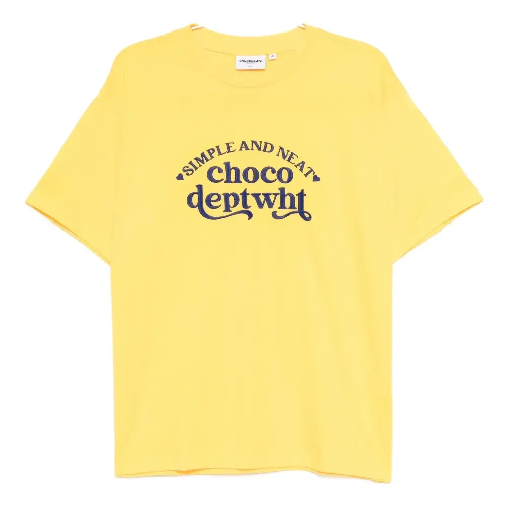 футболка с вышитым логотипом