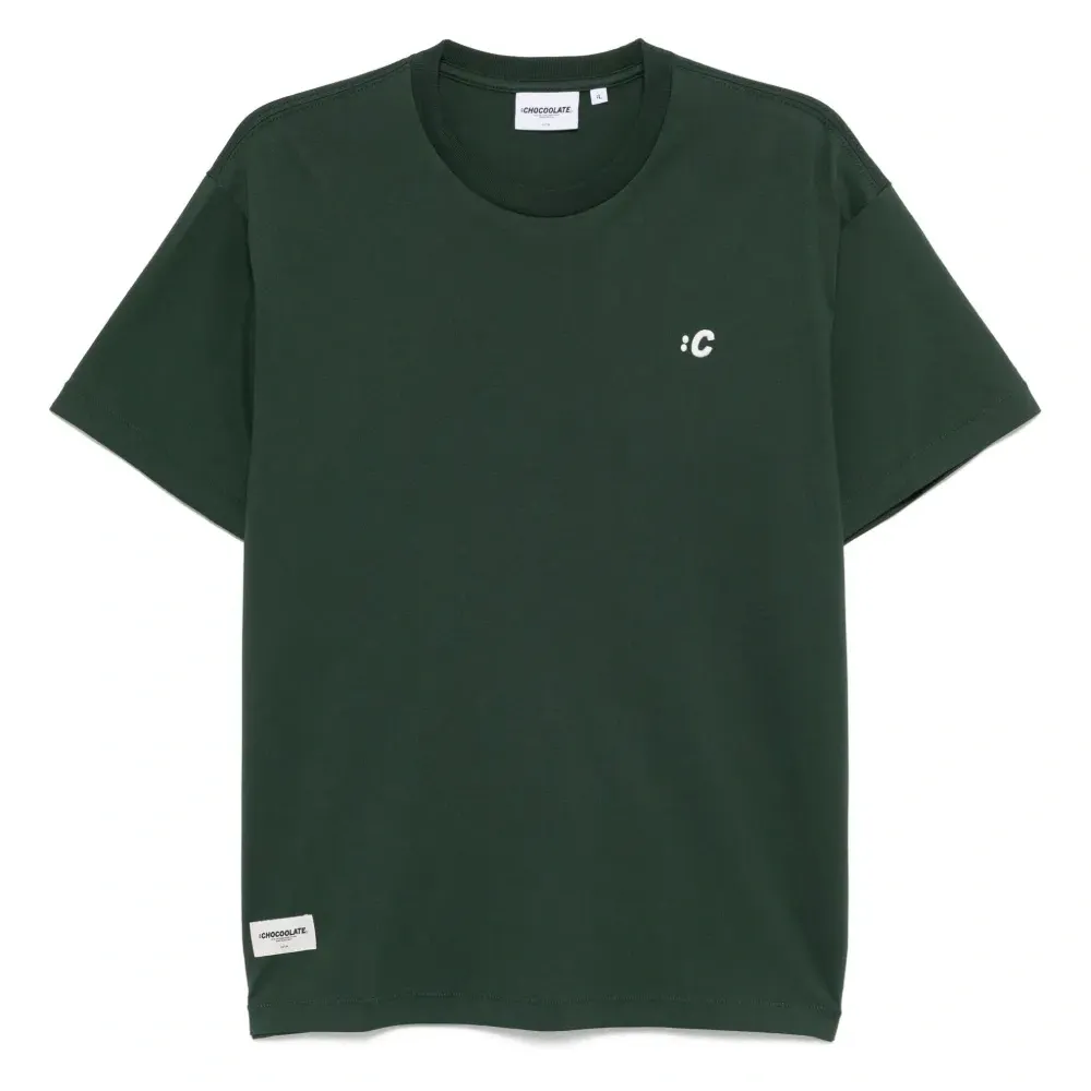 футболка с вышитым логотипом