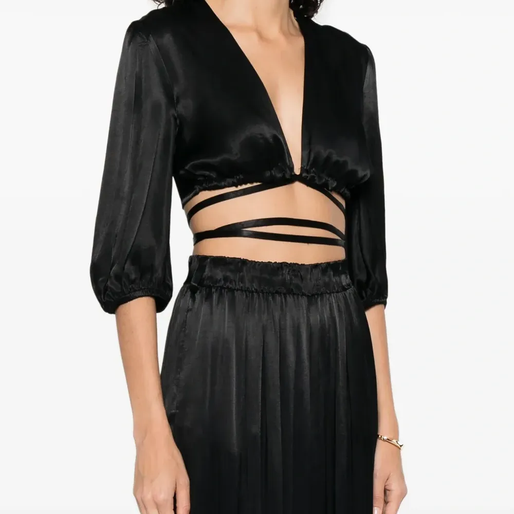 Атласная блузка