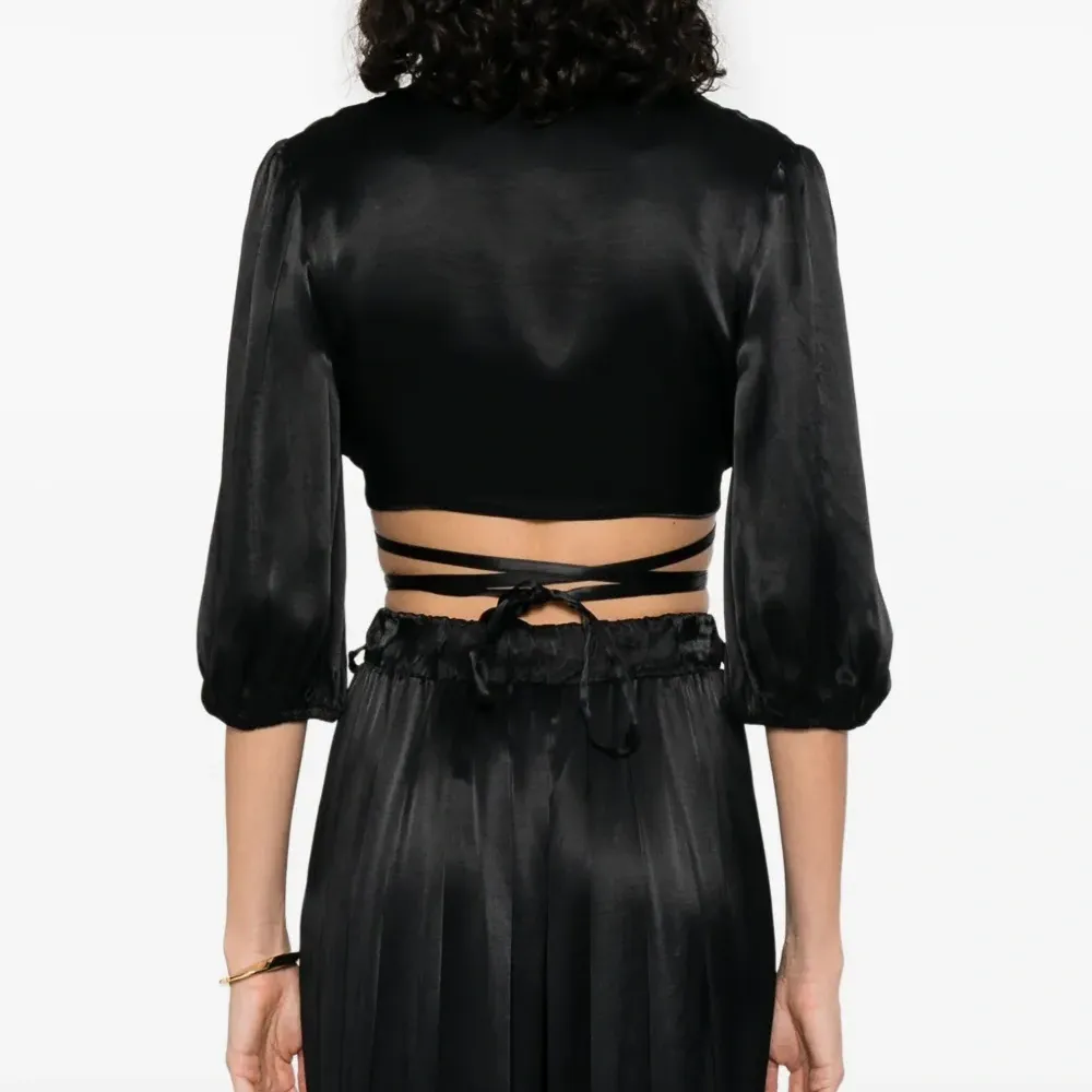 Атласная блузка