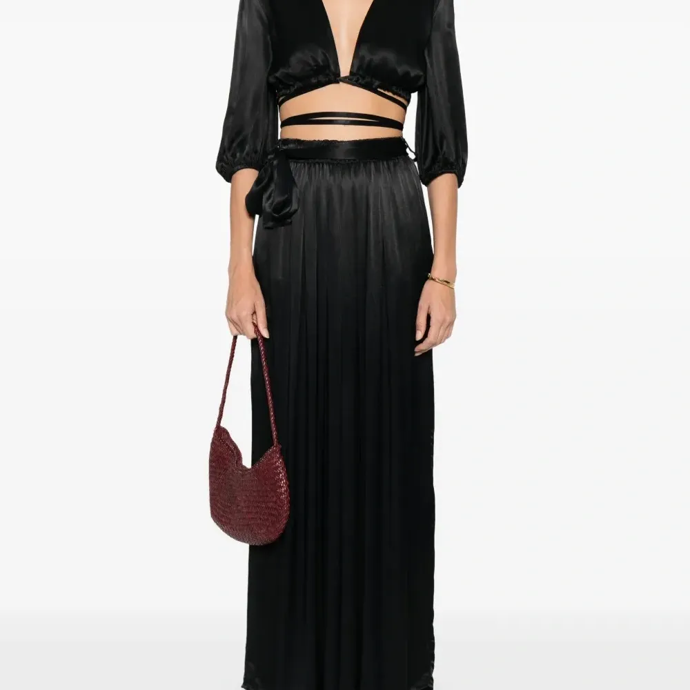 Атласная блузка