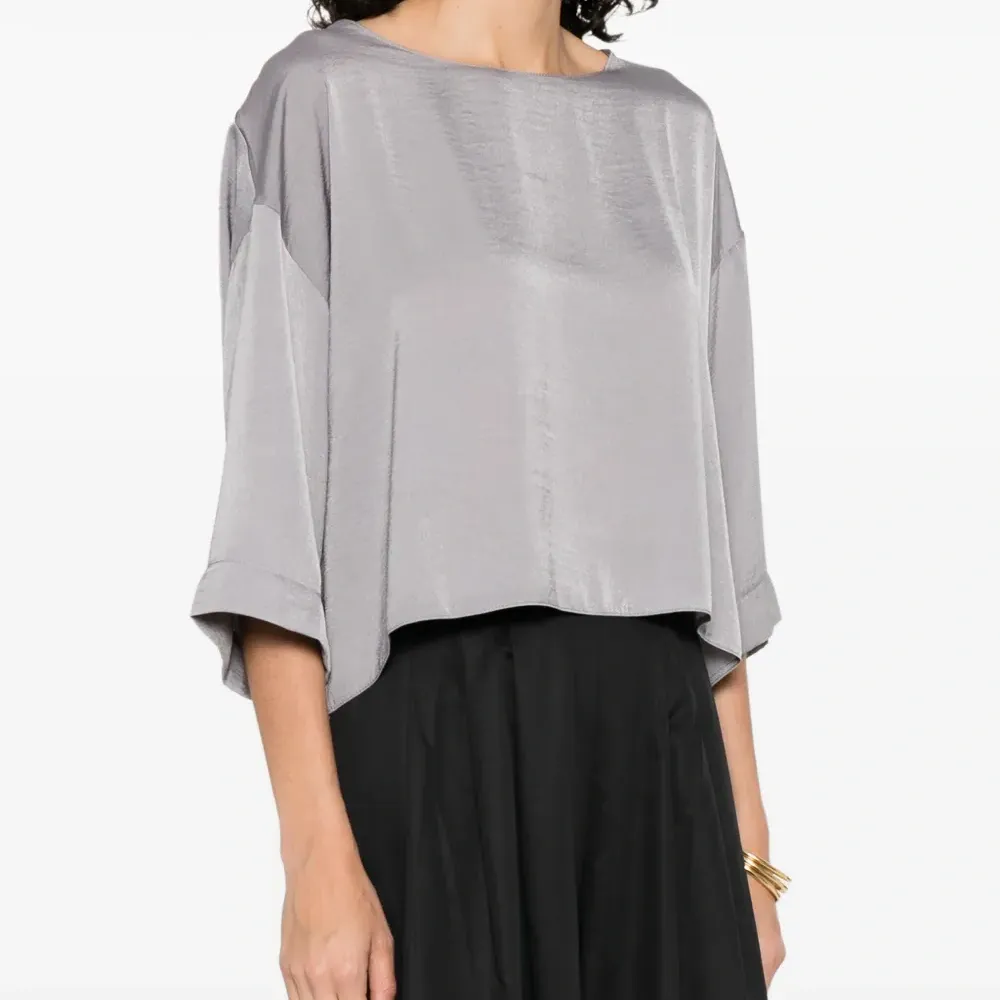 Атласная футболка